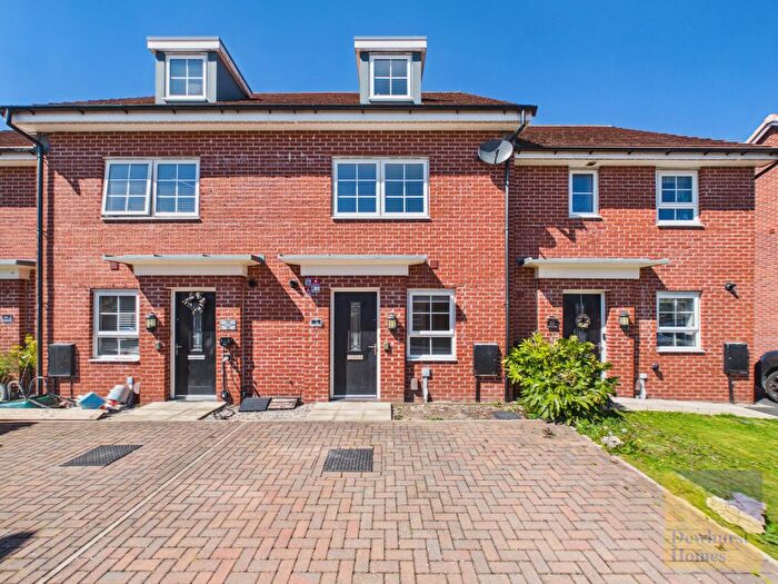 4 Bedroom Town House For Sale In Mustang Close, Warton, PR4