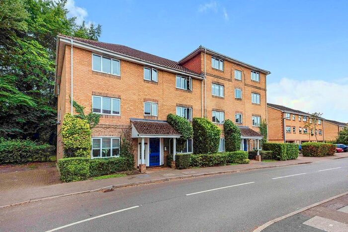 2 Bedroom Flat To Rent In Kingfisher Drive, Hemel Hempstead, Hertfordshire, HP3