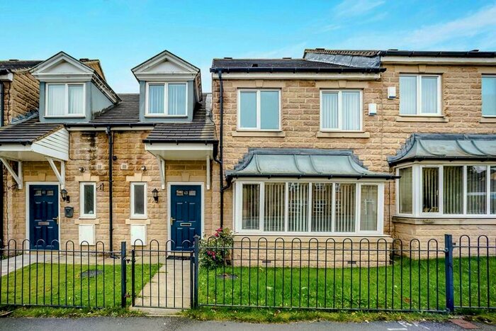 3 Bedroom House To Rent In Long Hill Road, Huddersfield, HD2