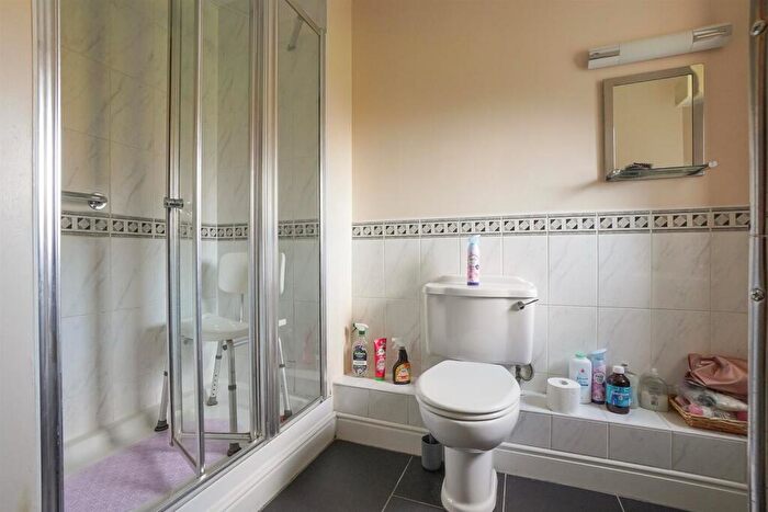 2 Bedroom Flat For Sale In Darlow Drive, Stratford-Upon-Avon, CV37