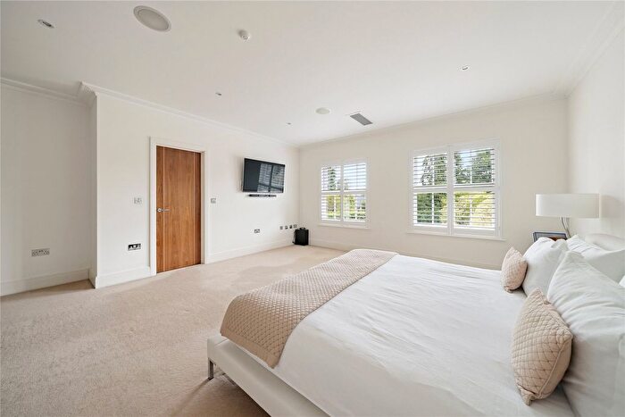 5 Bedroom Detached House To Rent In Gainsborough Place, Cobham, Surrey, KT11