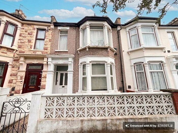 2 Bedroom Flat To Rent In Warren Road, London, E10