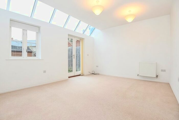 3 Bedroom Terraced House To Rent In Winton Close, Winchester, SO22