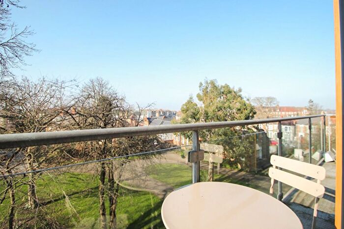 1 Bedroom Flat For Sale In Kingswood Court, Hither Green, London, SE13