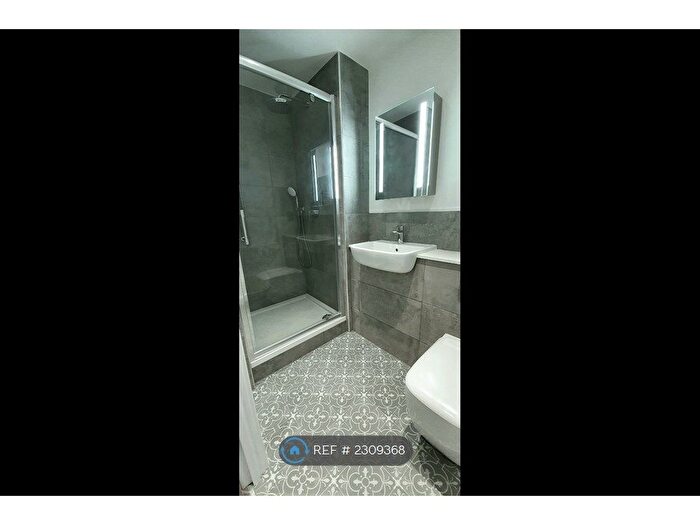 1 Bedroom Flat To Rent In Montrose House, Slough, SL1