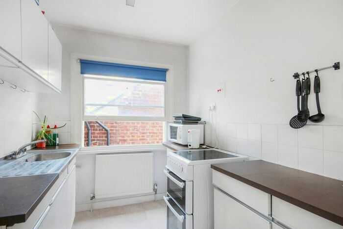 1 Bedroom Flat To Rent In Holland Park Avenue, Holland Park, London, W11