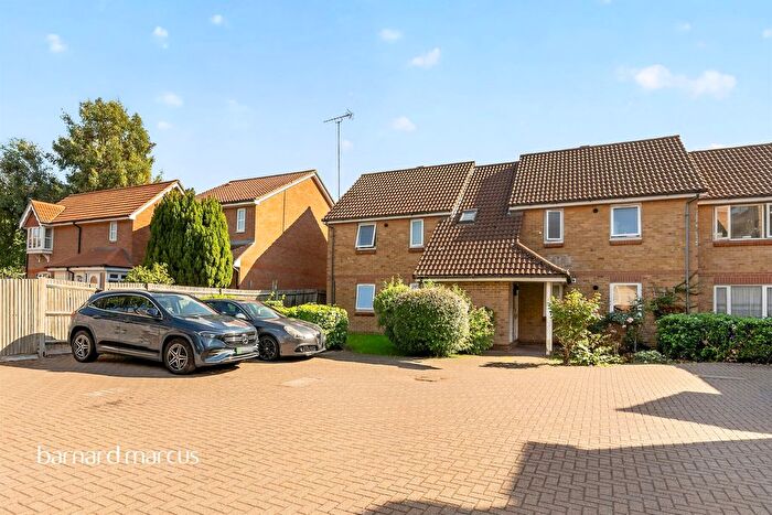 1 Bedroom Flat For Sale In Farriers Road, Epsom, KT17