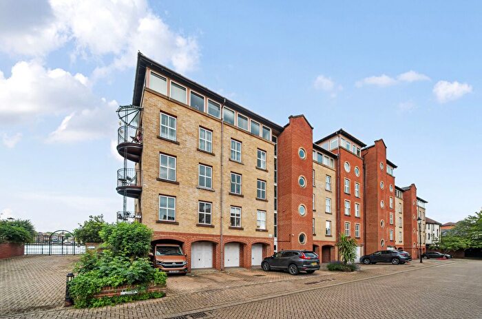 2 Bedroom Flat To Rent In Andes Close, Southampton, Hampshire, SO14