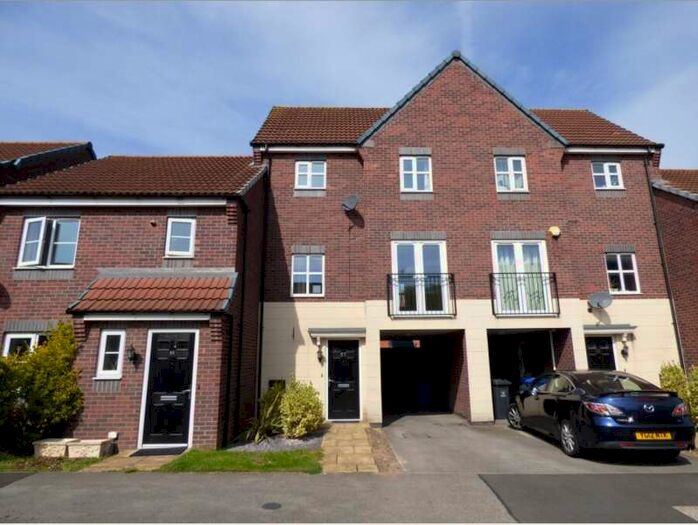 3 Bedroom Town House To Rent In Girton Way, Mickleover, DE3