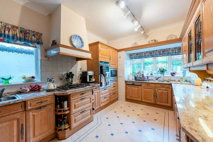 5 Bedroom Detached House To Rent In Bishops Walk, Shirley, CR0