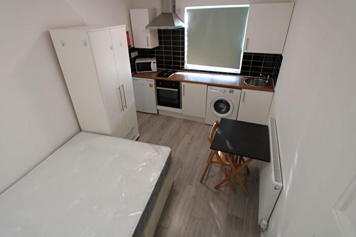 Studio To Rent In Walworth Road, London, SE17