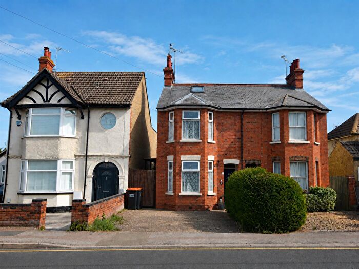 2 Bedroom Semi-Detached House For Sale In Stanbridge Road, Leighton Buzzard, LU7
