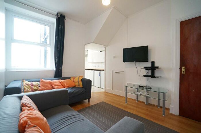 5 Bedroom House To Rent In College Road, Bangor, LL57