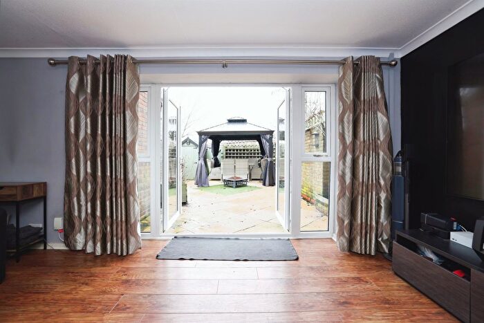 3 Bedroom End Of Terrace House For Sale In Camelot Close, Andover, SP10