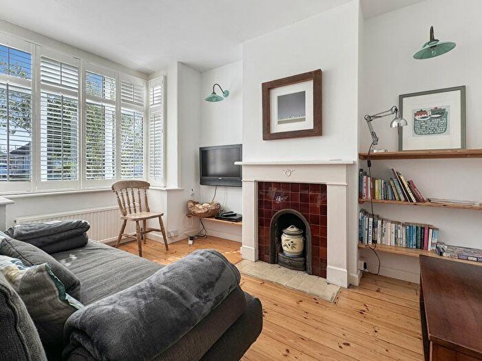 2 Bedroom Cottage To Rent In Solent View Road, Gurnard, PO31