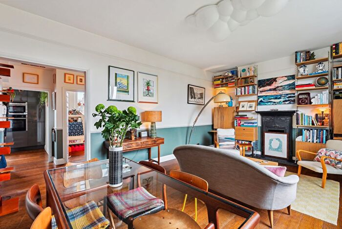 2 Bedroom Flat For Sale In Marlborough Road, Richmond, TW10