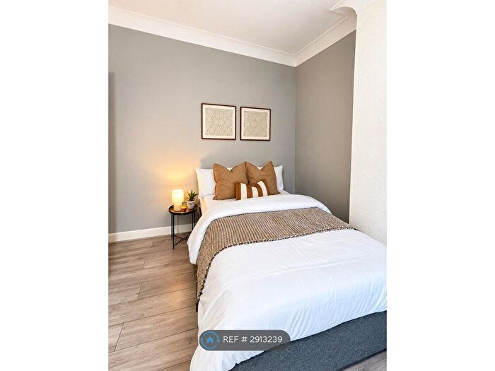 Studio To Rent In Manor Road, London, N16