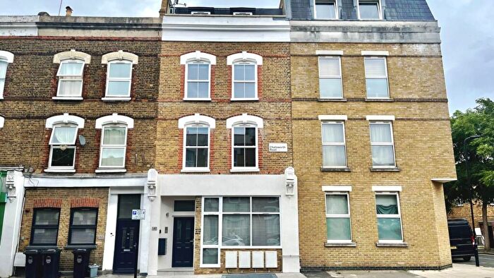 2 Bedroom Apartment To Rent In Chatsworth Road, Clapton, E5