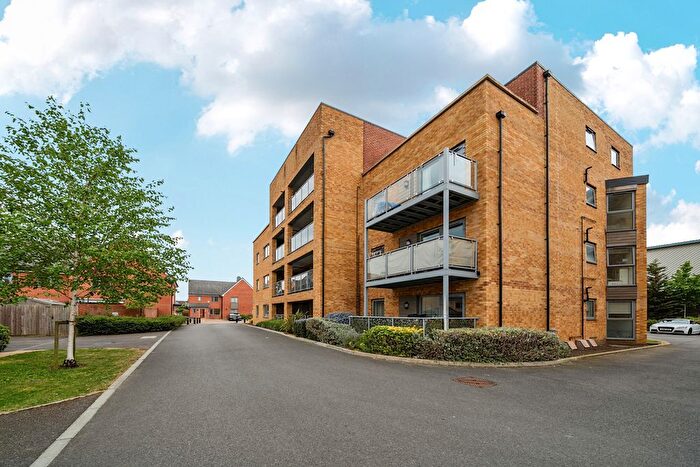 2 Bedroom Flat For Sale In Discovery Drive, Swanley, Kent, BR8