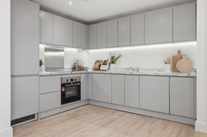 1 Bedroom Apartment To Rent In London Road, High Wycombe, Buckinghamshire, HP11
