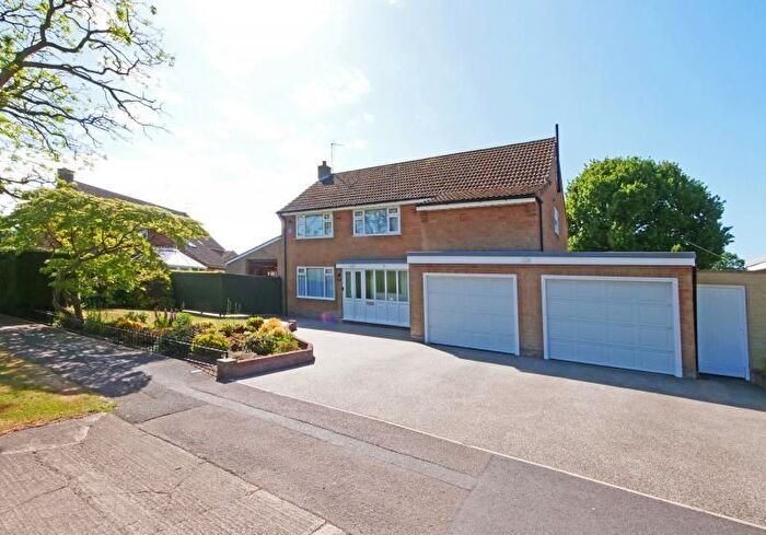 6 Bedroom Detached House For Sale In Westfield Road, Wigginton, York, YO32