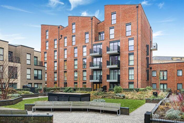 2 Bedroom Apartment For Sale In Joseph Huntley Walk, Reading, RG1