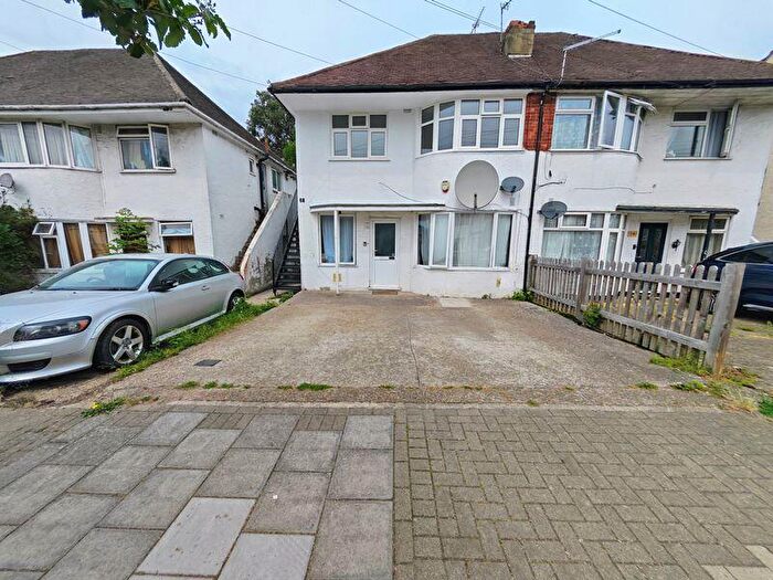 2 Bedroom Maisonette For Sale In Stuart Avenue, Harrow, HA2