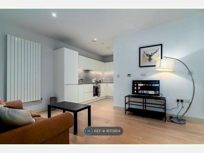 2 Bedroom Flat To Rent In Liner House, London, E16