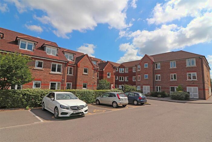 1 Bedroom Property For Sale In London Road, Redhill, RH1