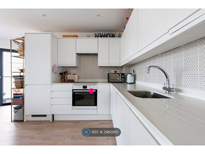 2 Bedroom Flat To Rent In Sphere Apartments, London, E3