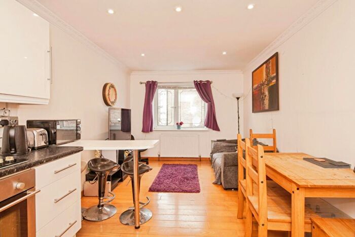 2 Bedroom Flat For Sale In Batten Street, London, SW11