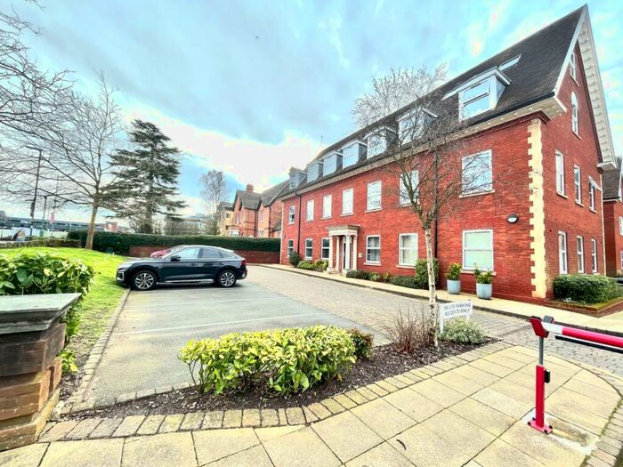2 Bedroom Flat To Rent In Homer Road, Solihull, West Midlands, B91