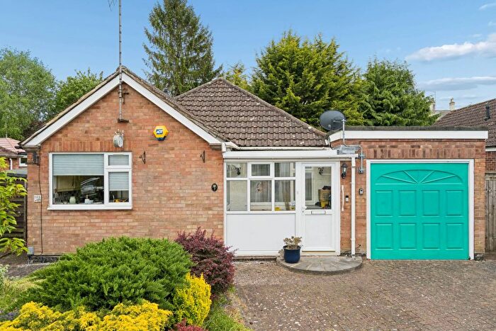 2 Bedroom Detached Bungalow For Sale In Cobbetts Ride, Tring, HP23