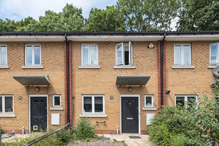 2 Bedroom Terraced House To Rent In Shalbourne Square, Hackney, London, E9