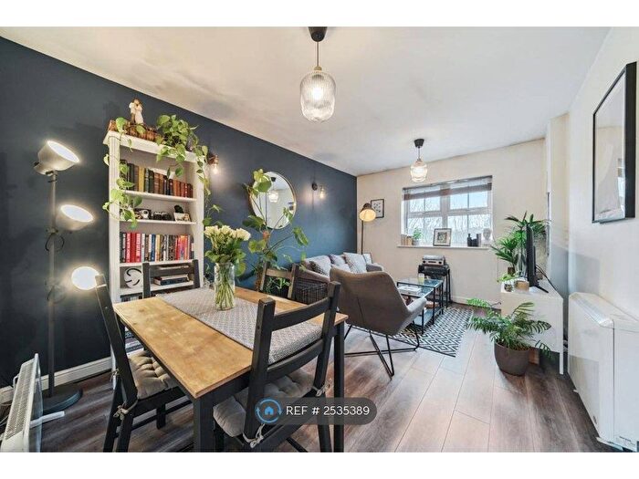 2 Bedroom Flat To Rent In Bellam Court, Manchester, M27