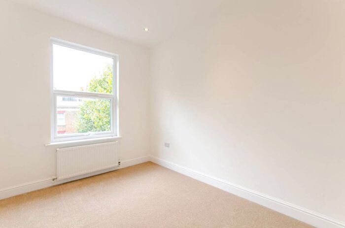3 Bedroom Flat To Rent In Shirland Road, Maida Vale, London, W9