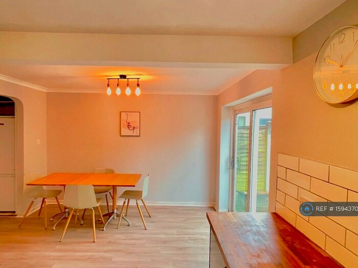 4 Bedroom Semi-Detached House To Rent In Laing Road, Colchester, CO4