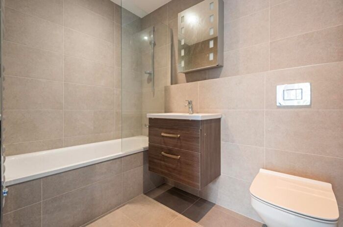 2 Bedroom Apartment To Rent In Hill Road, Sutton, SM1