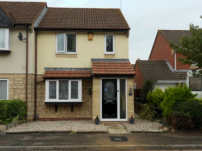 3 Bedroom Semi-Detached House To Rent In Swindon, SN3