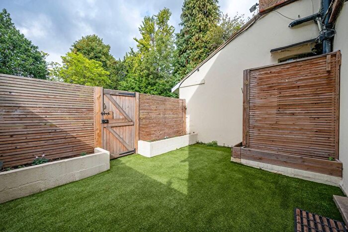 Studio To Rent In Woodside, Wimbledon, London, SW19