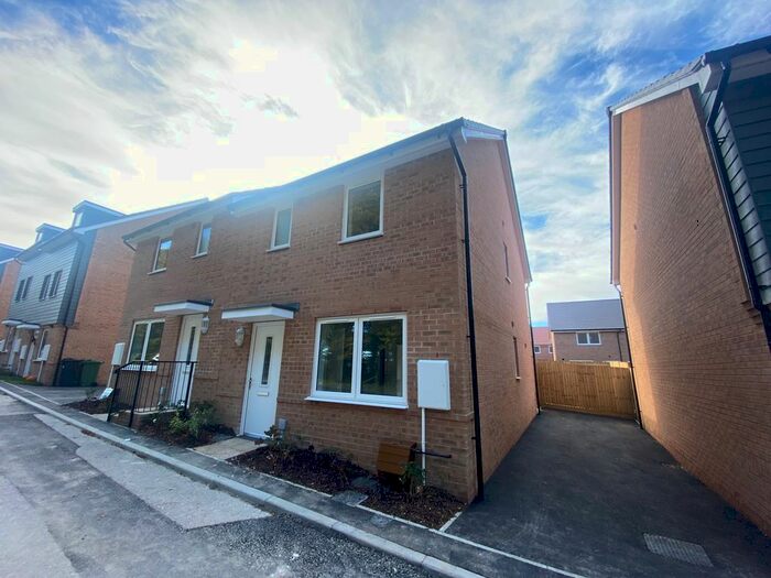 3 Bedroom Semi-Detached House To Rent In Stoneham Way, Basingstoke, RG24