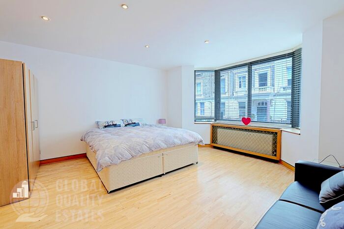 3 Bedroom Flat To Rent In Emperor's Gate, London, SW7
