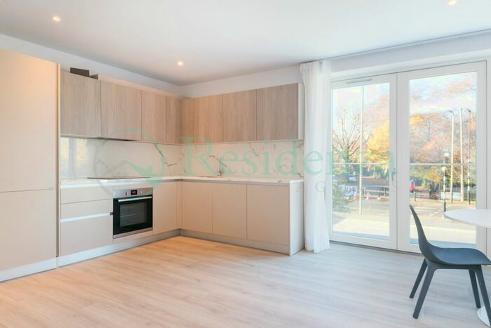 2 Bedroom Flat To Rent In Seacole Court, Red Post Hill, London, SE24