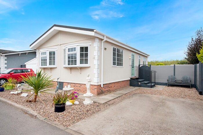 2 Bedroom Mobile/park Home For Sale In Riverview, Church Laneham, Retford, DN22
