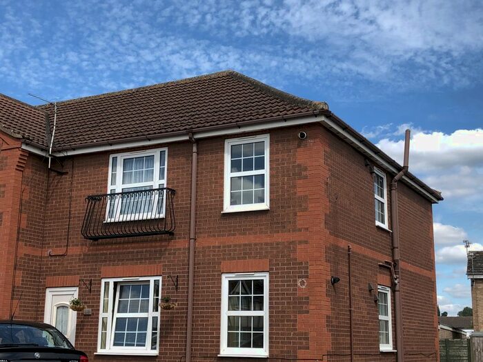 2 Bedroom Flat To Rent In Hilton Avenue, Scunthorpe, DN15