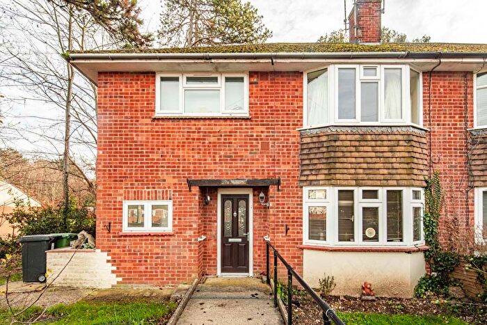 2 Bedroom Flat For Sale In The Maisonettes, Goring On Thames, RG8