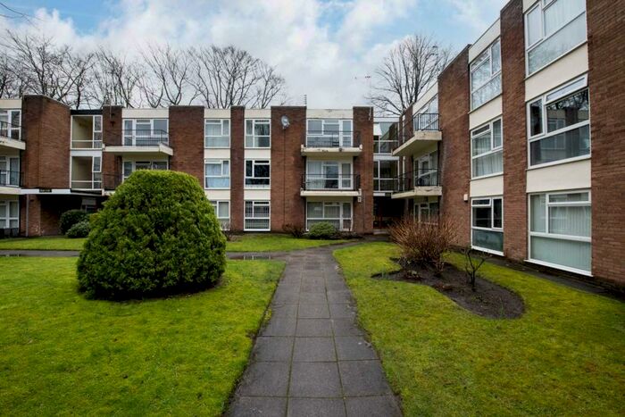 2 Bedroom Apartment To Rent In Milton Court, Salford, M7