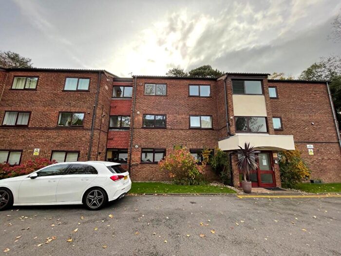 2 Bedroom Flat To Rent In Dean Park Road, Bournemouth, Dorset, BH1