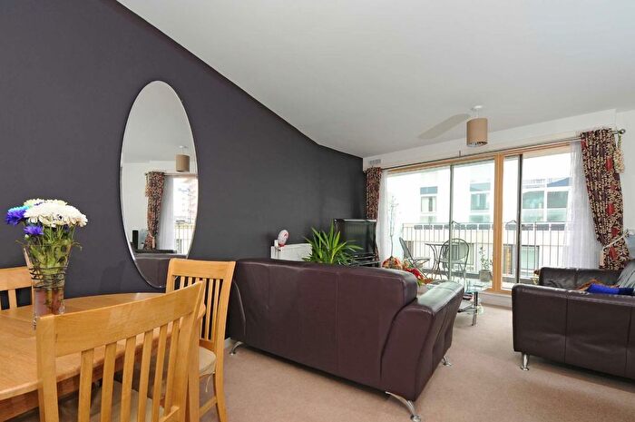 2 Bedroom Flat To Rent In Hardwicks Square, Wandsworth, SW18