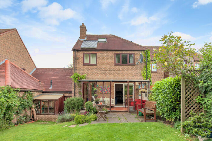 4 Bedroom Semi-Detached House To Rent In Cordrey Green, OX4